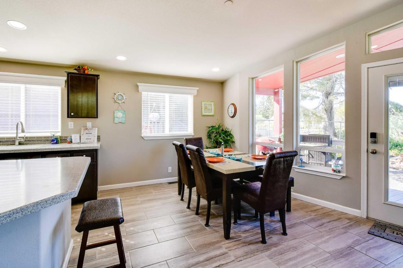 Ocean Shores Retreat With Porch And Canal Views! Kültér fotó