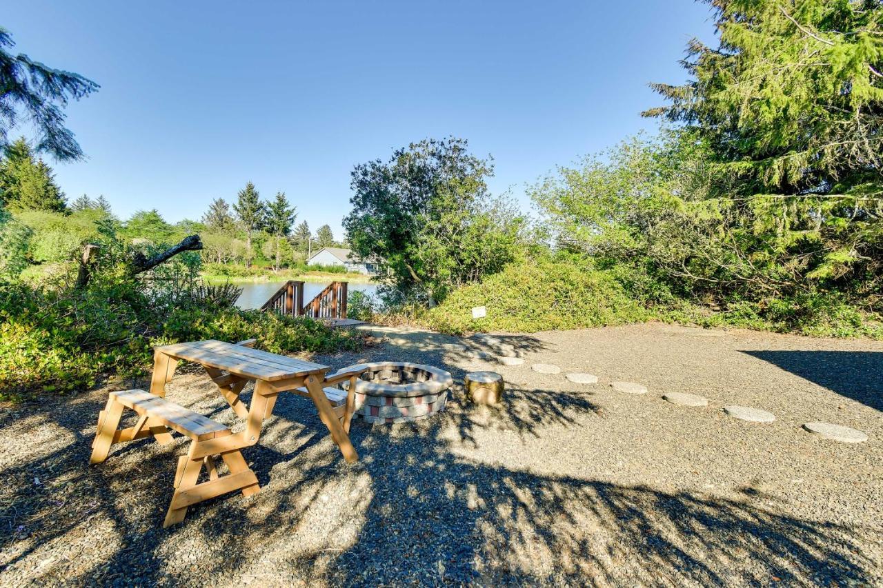 Ocean Shores Retreat With Porch And Canal Views! Kültér fotó
