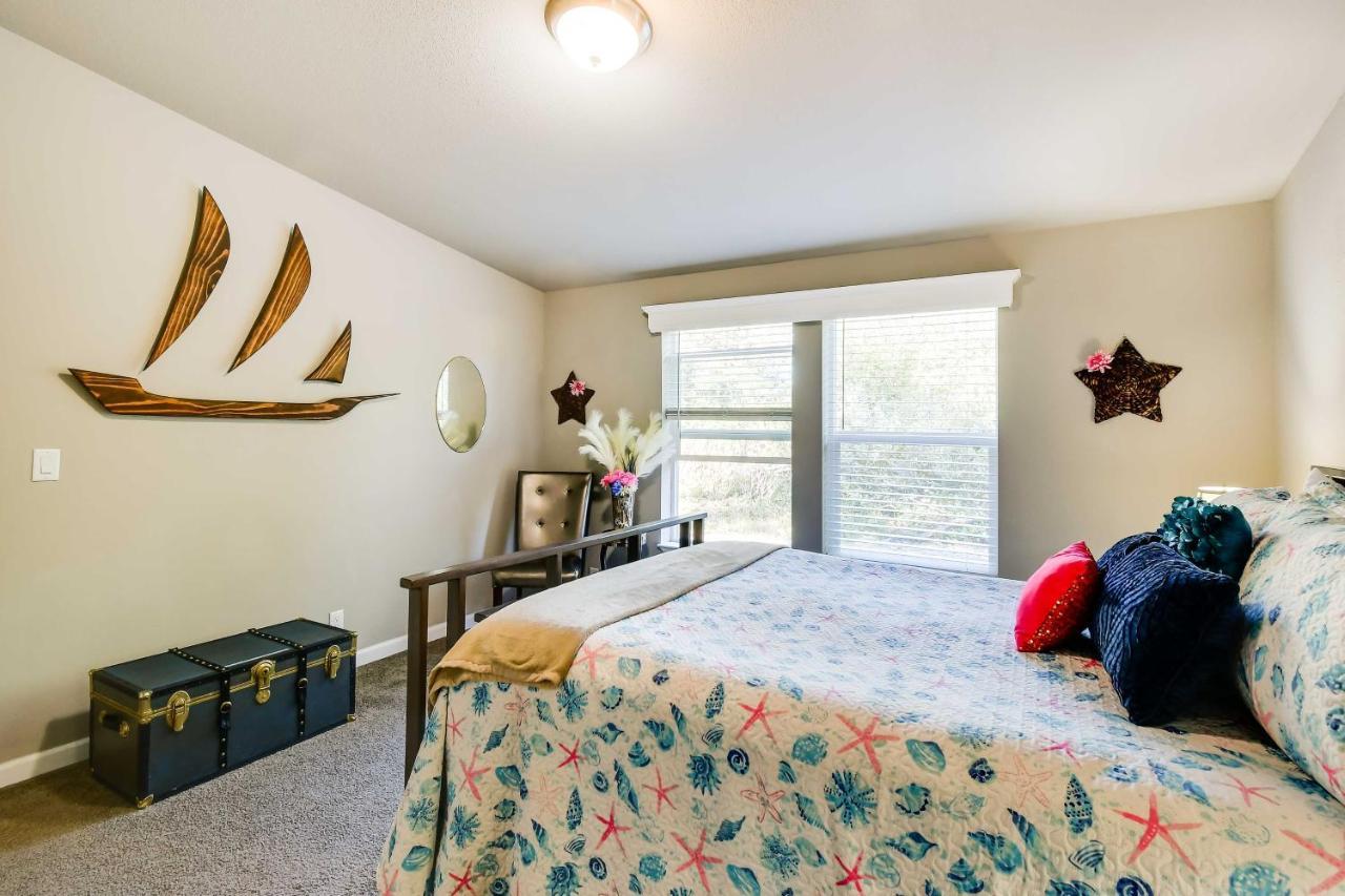 Ocean Shores Retreat With Porch And Canal Views! Kültér fotó