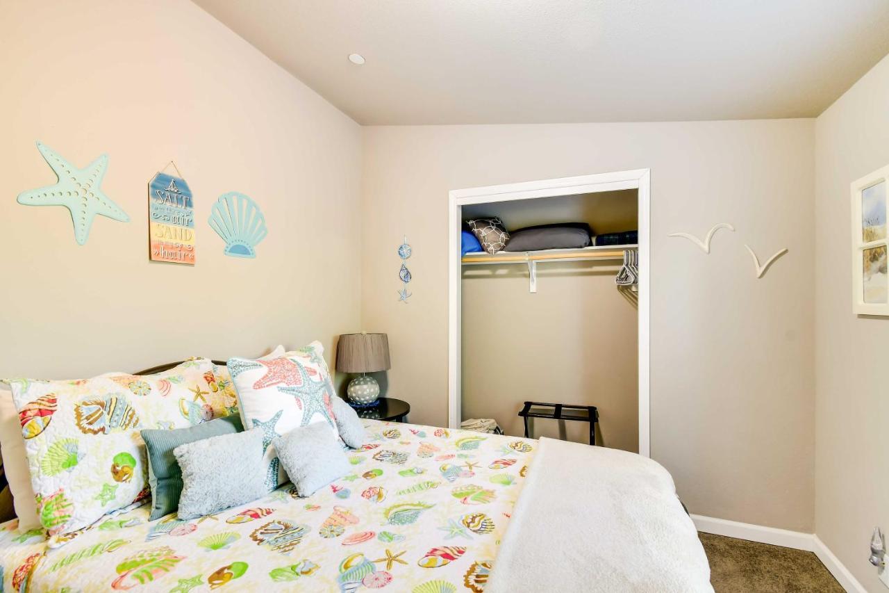 Ocean Shores Retreat With Porch And Canal Views! Kültér fotó