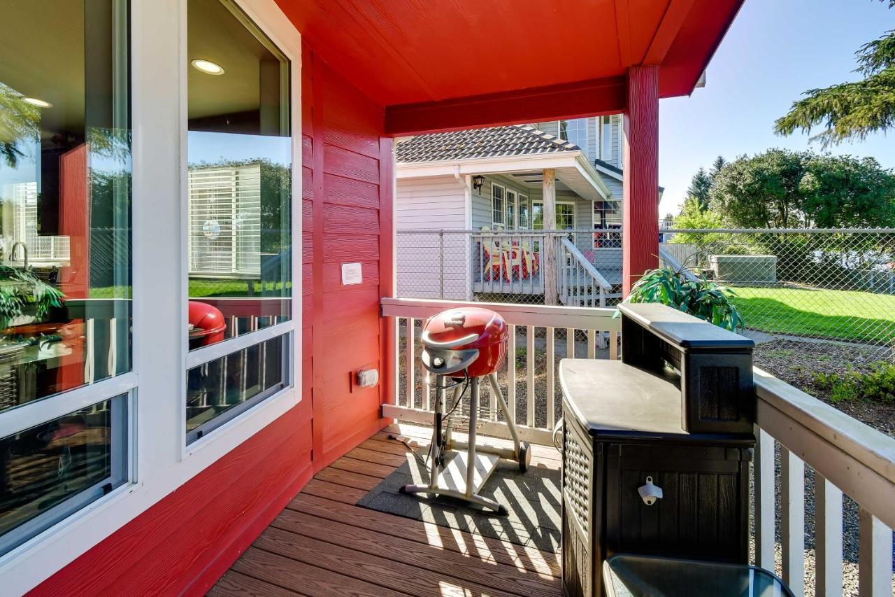 Ocean Shores Retreat With Porch And Canal Views! Kültér fotó