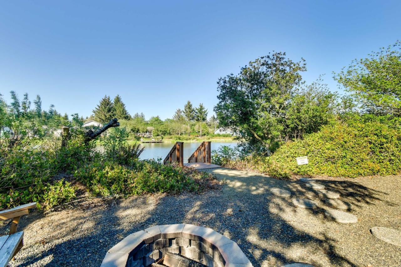 Ocean Shores Retreat With Porch And Canal Views! Kültér fotó
