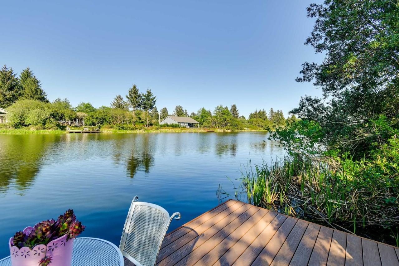 Ocean Shores Retreat With Porch And Canal Views! Kültér fotó